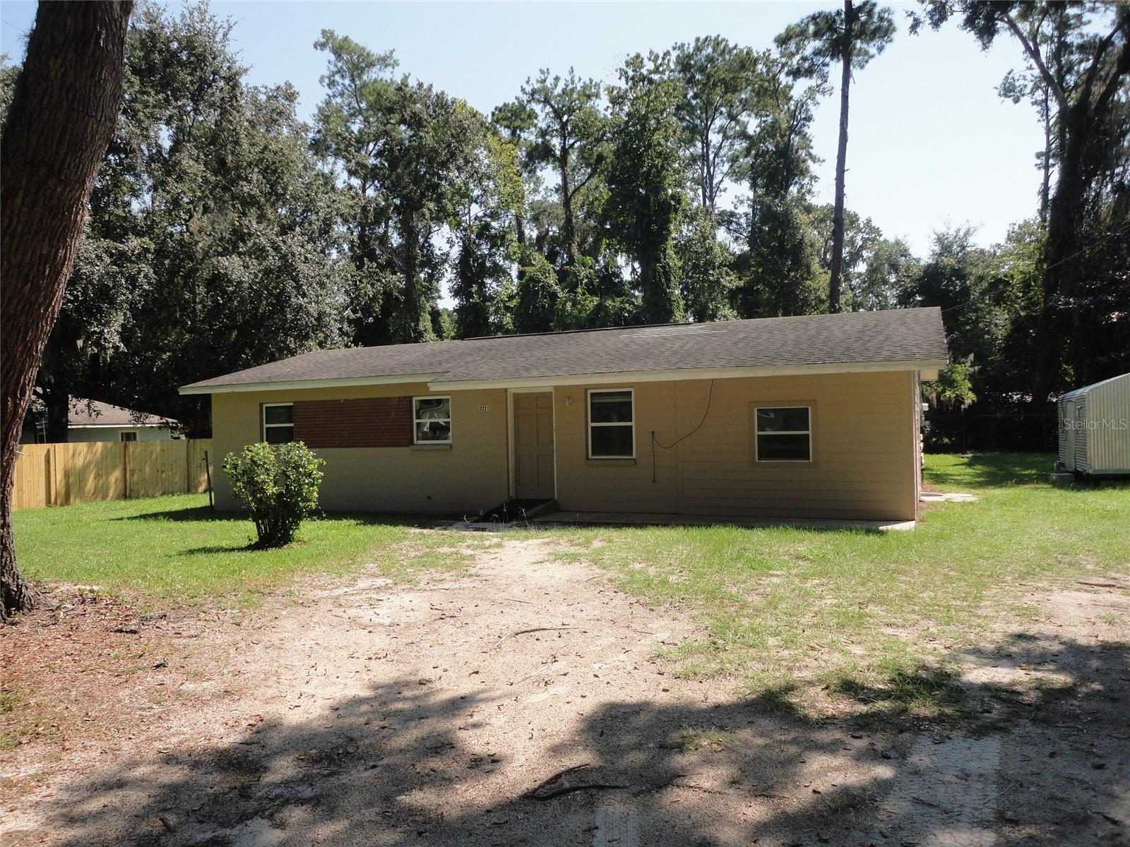 Nice 4 bedroom/2 Bathroom home in NE Gainesville. Close to Newnans Lake and Eastside High School. Home features a living room and dining area off kitchen. Large backyard with new wood deck to enjoy cook outs in. One bathroom features a claw foot tub. Also includes storage building. Washer and Dryer connections only. No Pets FIRM. Estimates 1284 SF.
Available : NOW
**Residents are enrolled in the Resident Benefits Package (RBP) for $39.95/month which includes renters insurance, HVAC air filter delivery (for applicable properties), credit building to help boost your credit score with timely rent payments, $1M Identity Protection, move-in concierge service making utility connection and home service setup a breeze during your move-in, our best-in-class resident rewards program, and much more! More details upon application. **