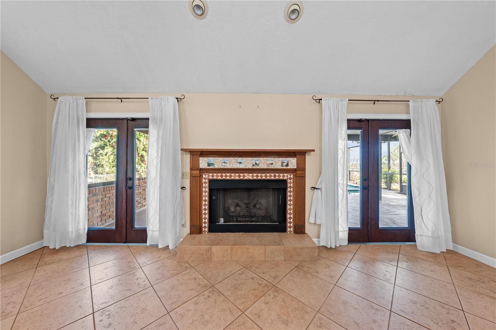 EAST LAKE ESTATES - Residential