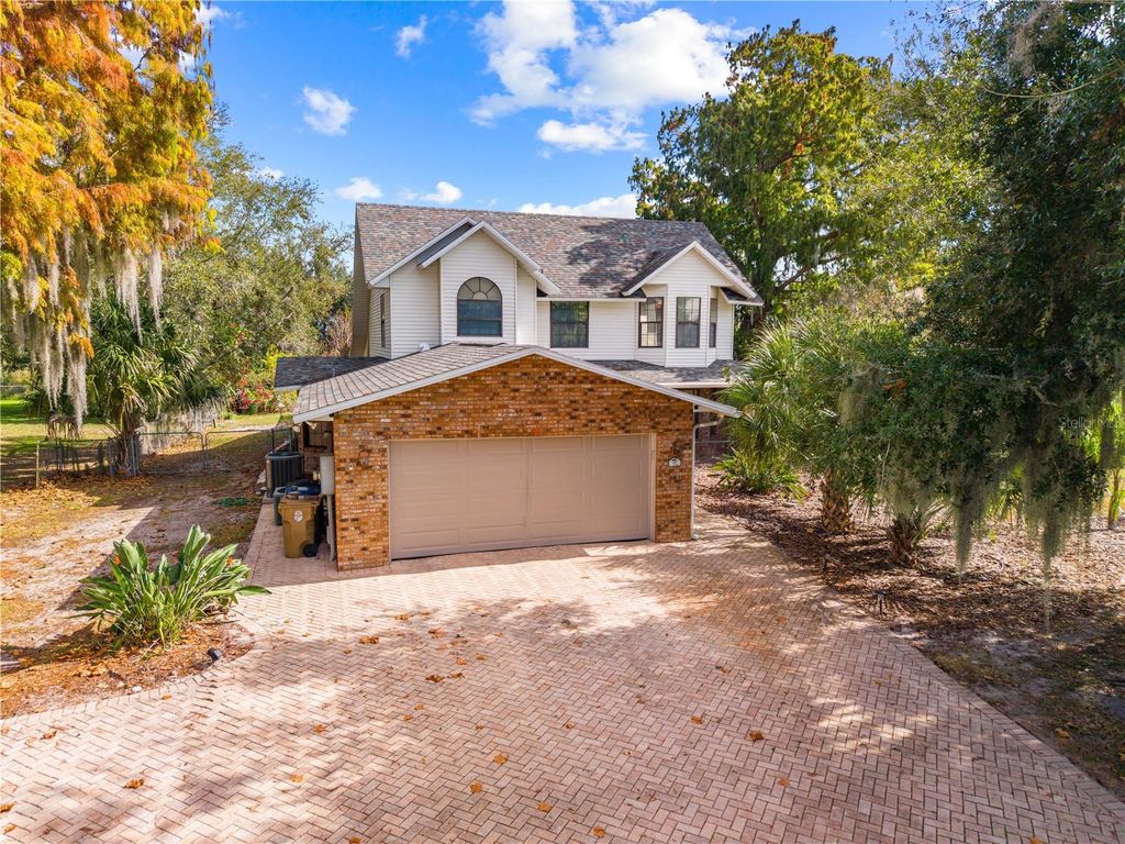 Photo of 215 E Lake Shore Boulevard, Kissimmee, FL 34744 (MLS # O6369181)