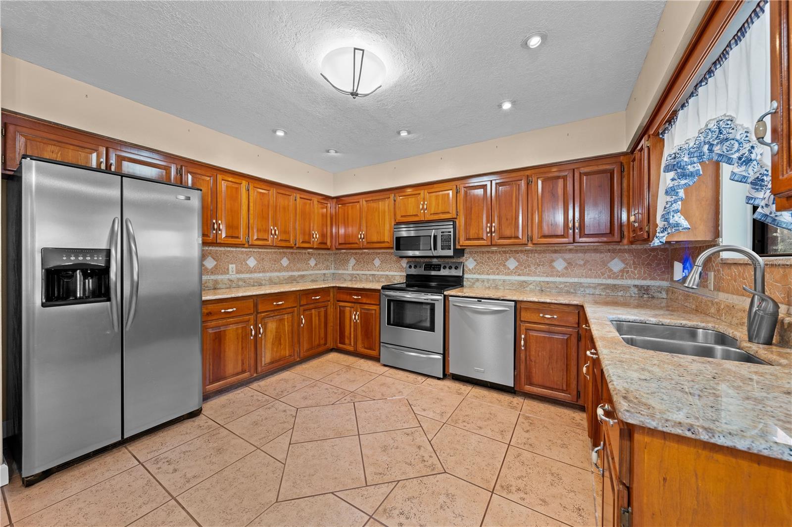 EAST LAKE ESTATES - Residential