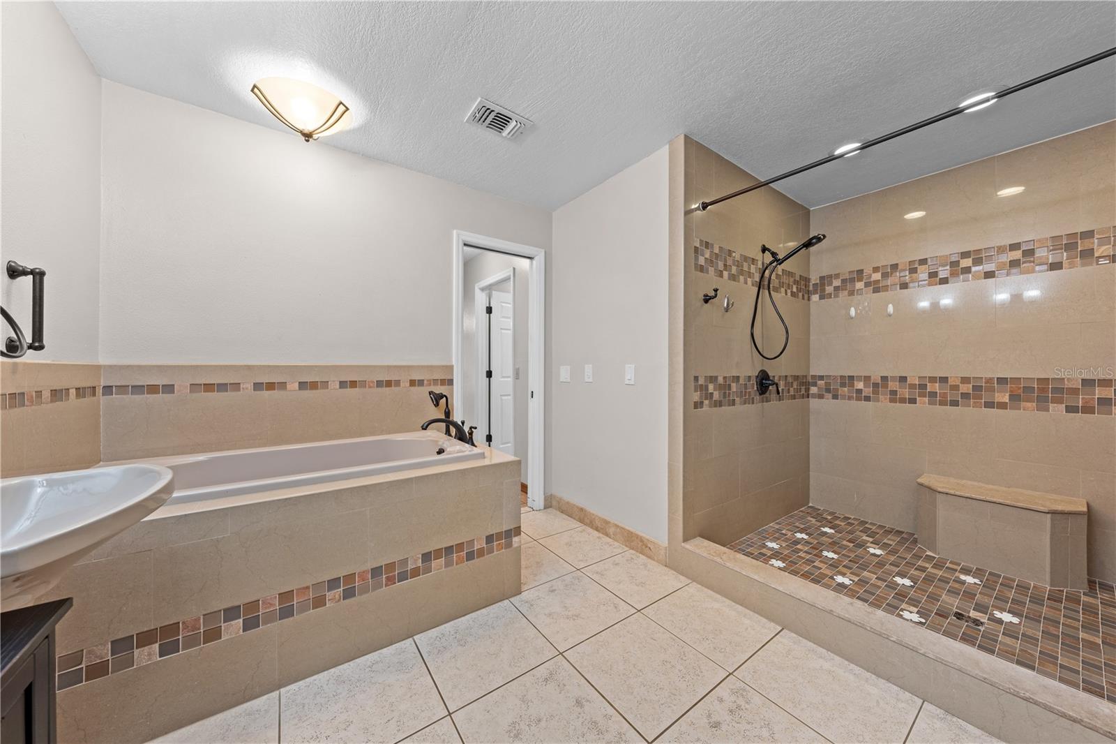 EAST LAKE ESTATES - Residential