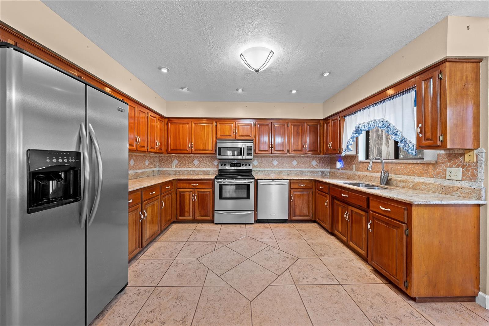 EAST LAKE ESTATES - Residential