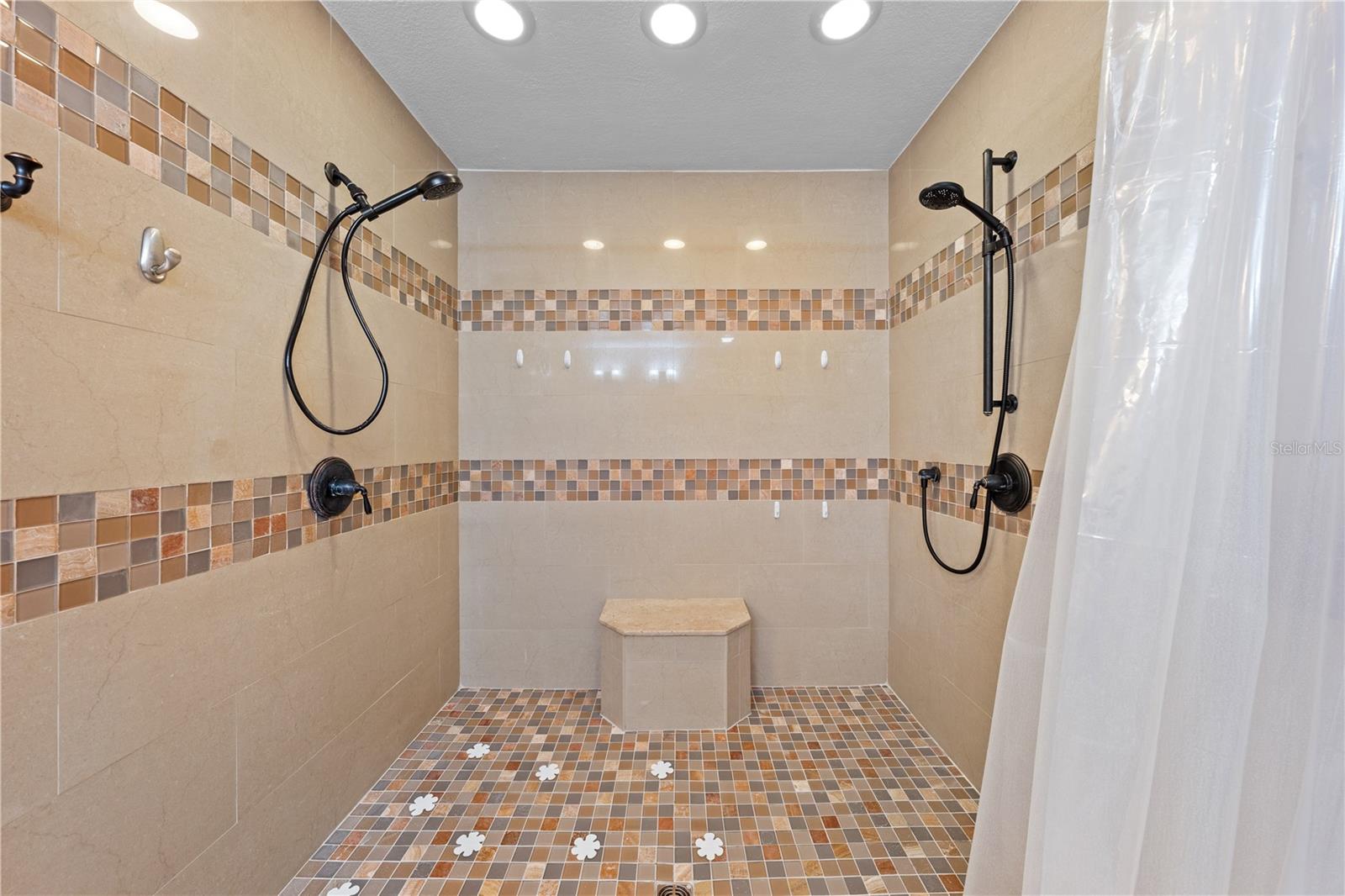 EAST LAKE ESTATES - Residential