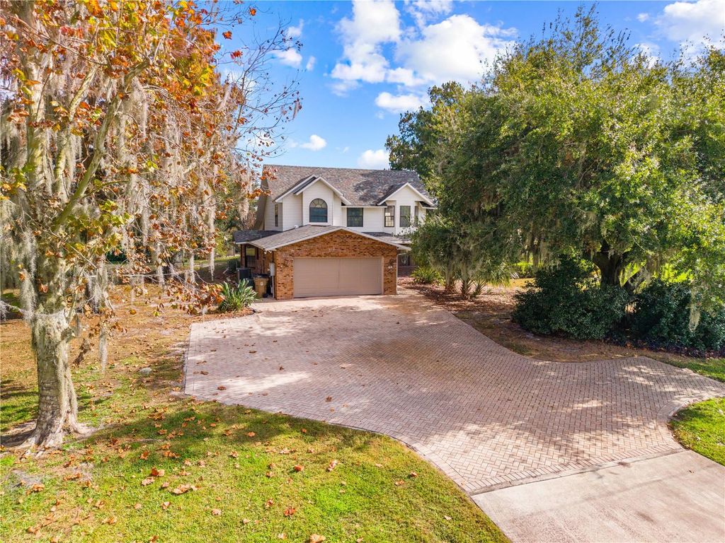 Photo of 215 E Lake Shore Boulevard, Kissimmee, FL 34744 (MLS # O6369181)