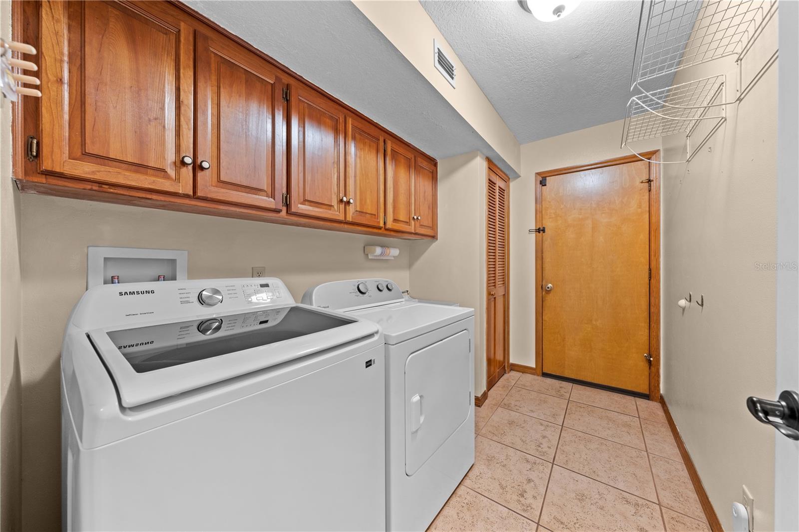 EAST LAKE ESTATES - Residential