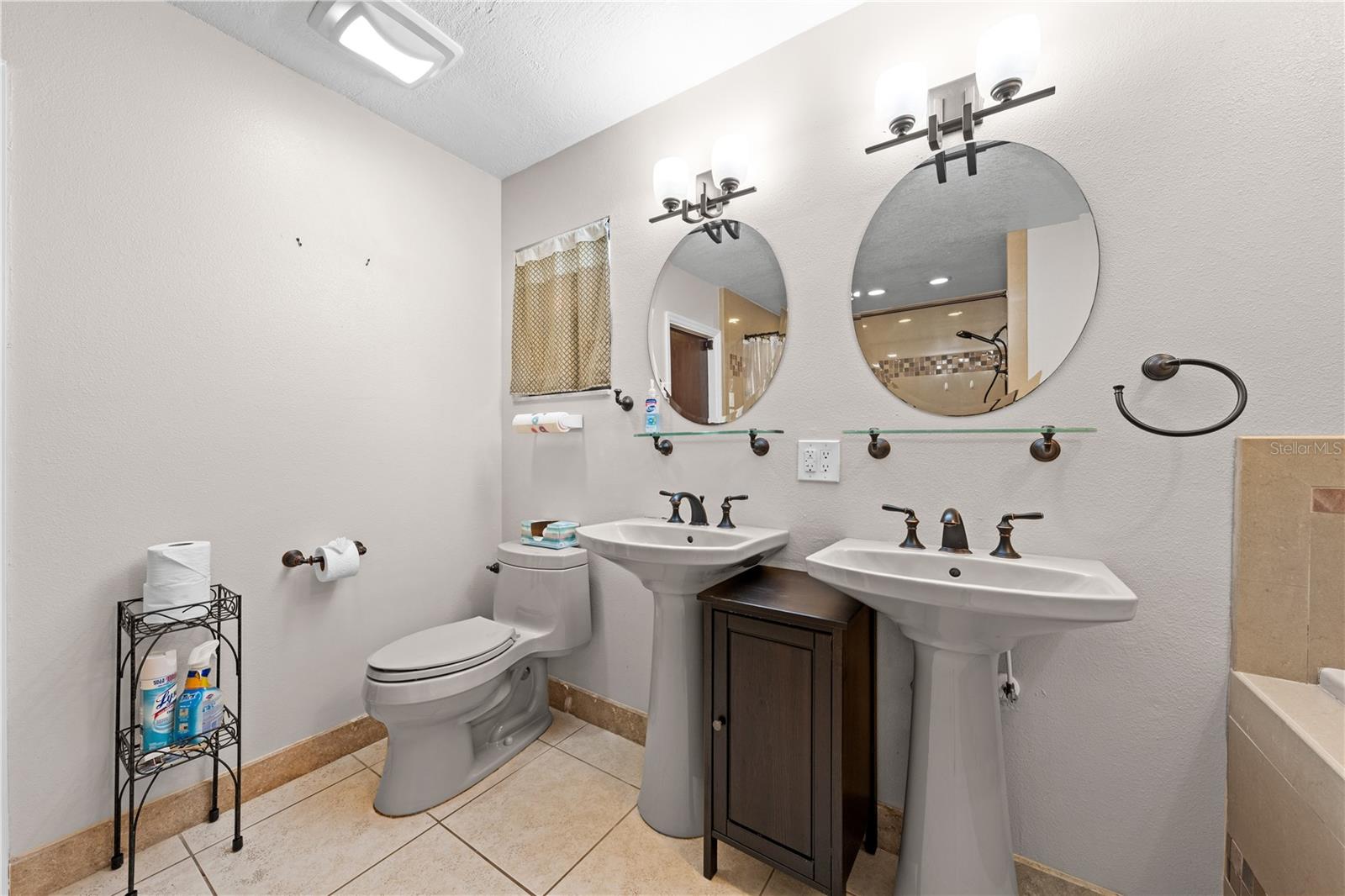 EAST LAKE ESTATES - Residential