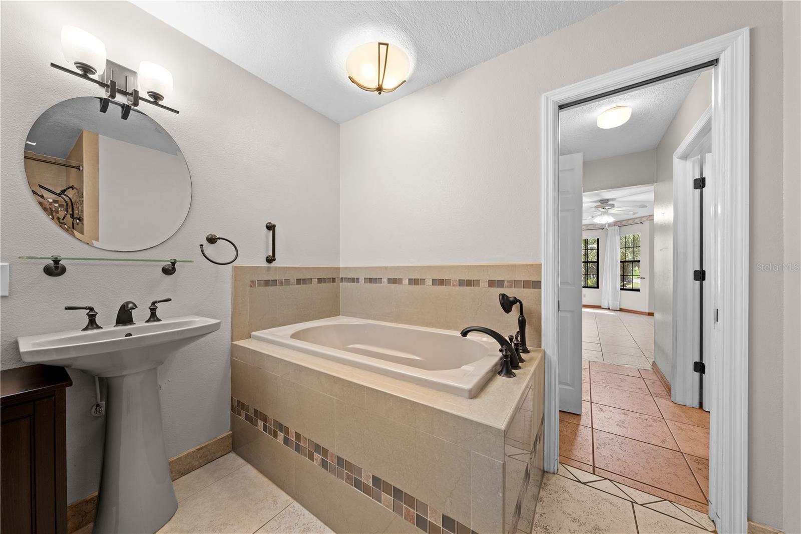 EAST LAKE ESTATES - Residential