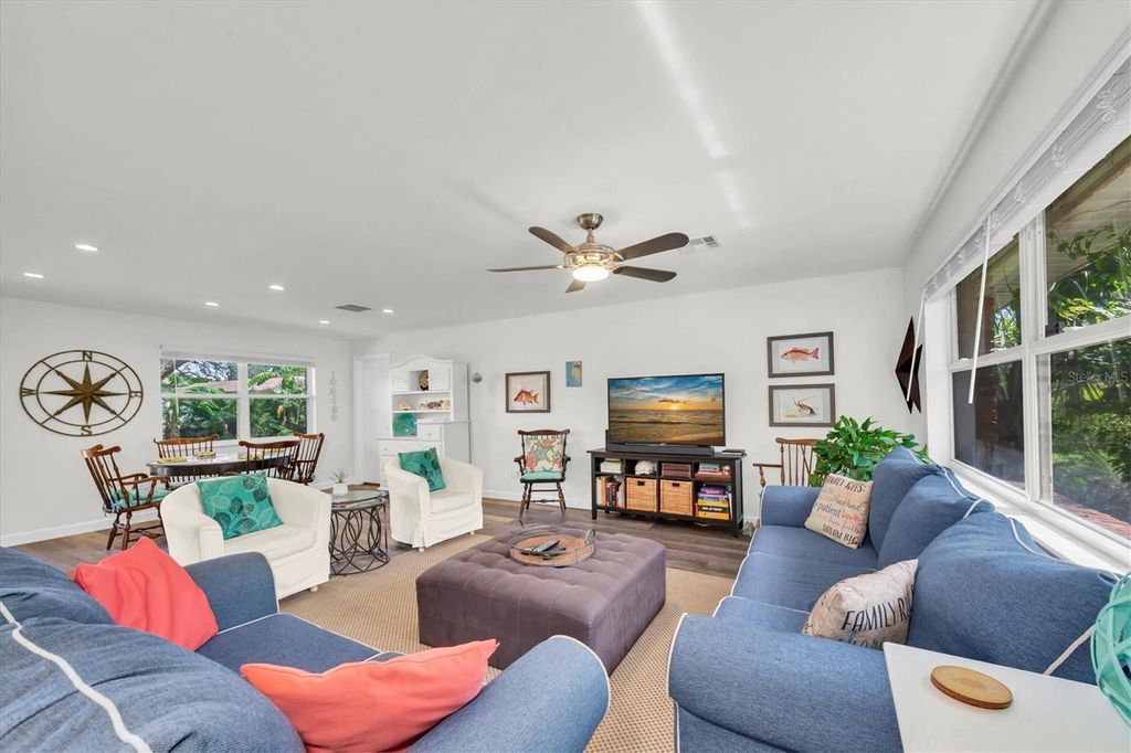 Photo of 126 SE Madison Circle N, St Petersburg, FL 33703 (MLS # TB8432103)