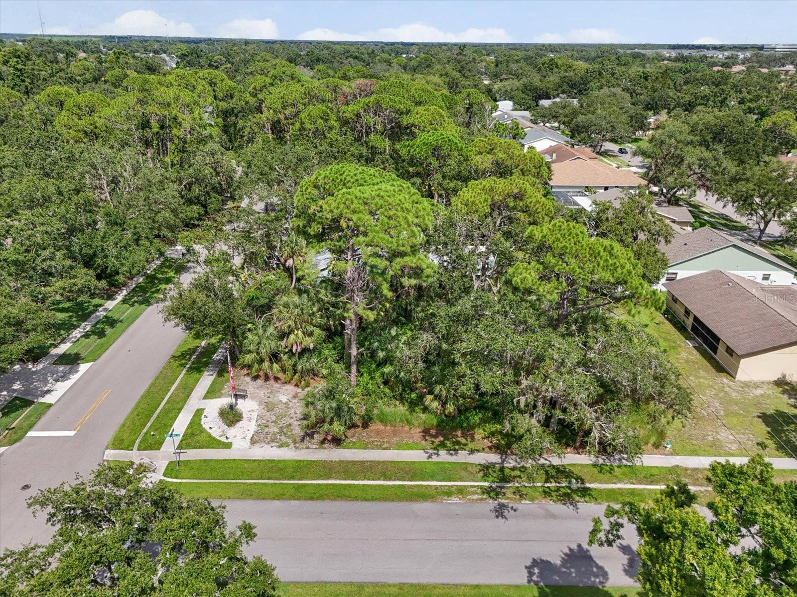 COLONIAL OAKS - Land