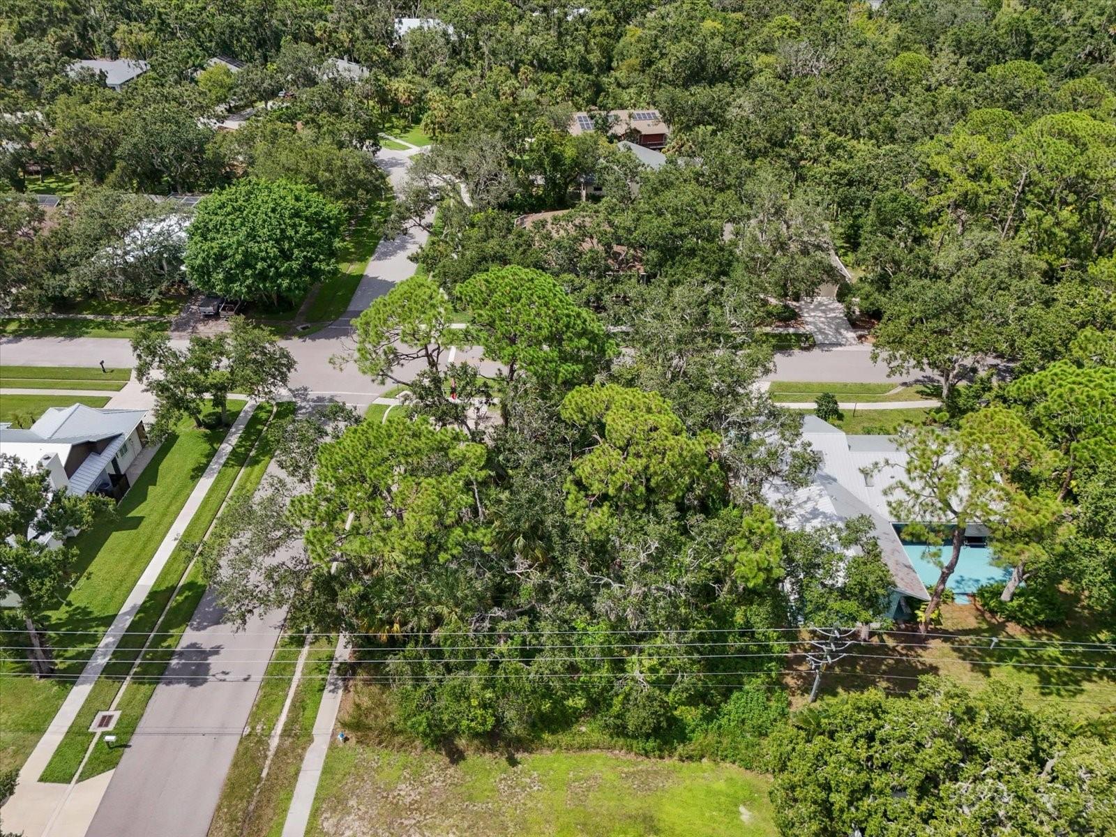 COLONIAL OAKS - Land