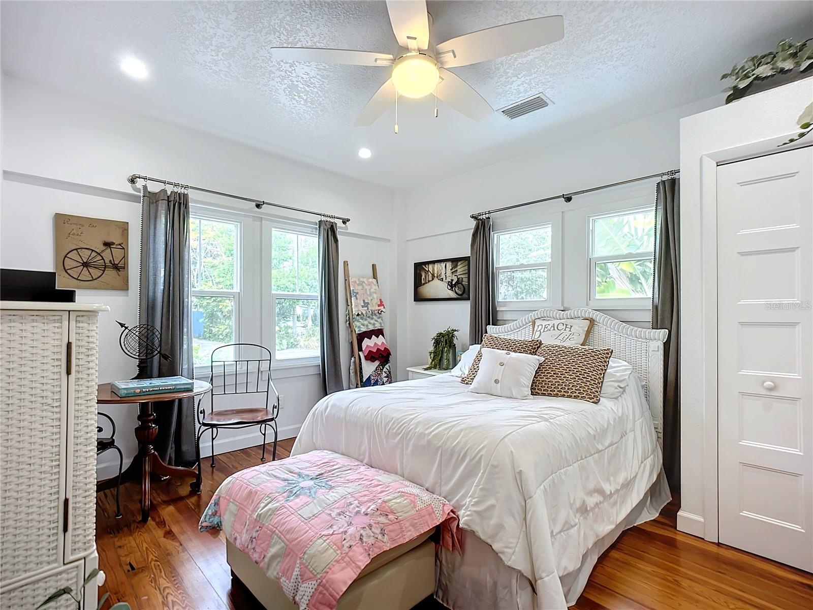 FINNEGANS NEW SMYRNA - Residential