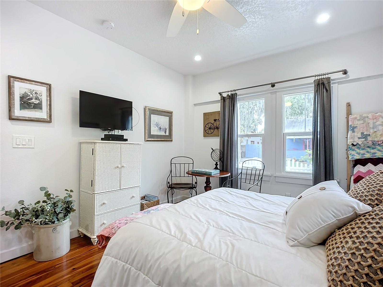 FINNEGANS NEW SMYRNA - Residential