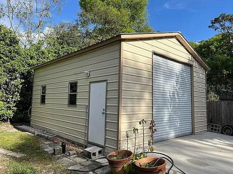 A home in DELAND