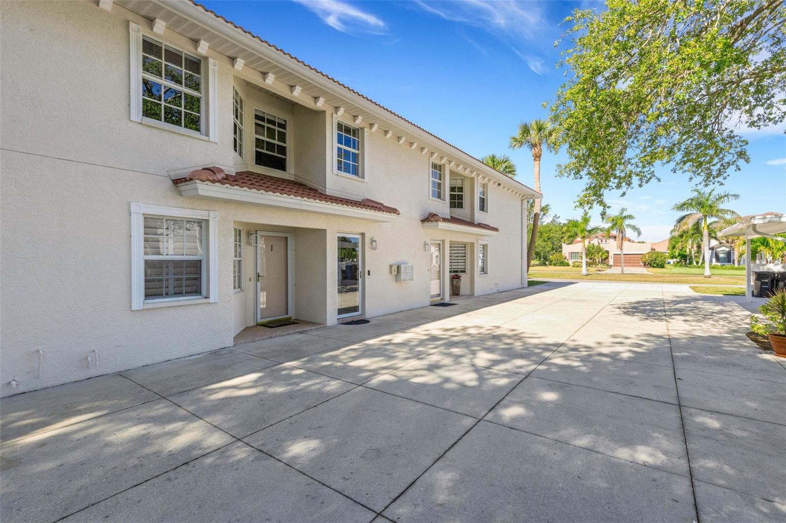 528 W VENICE AVENUE # 1