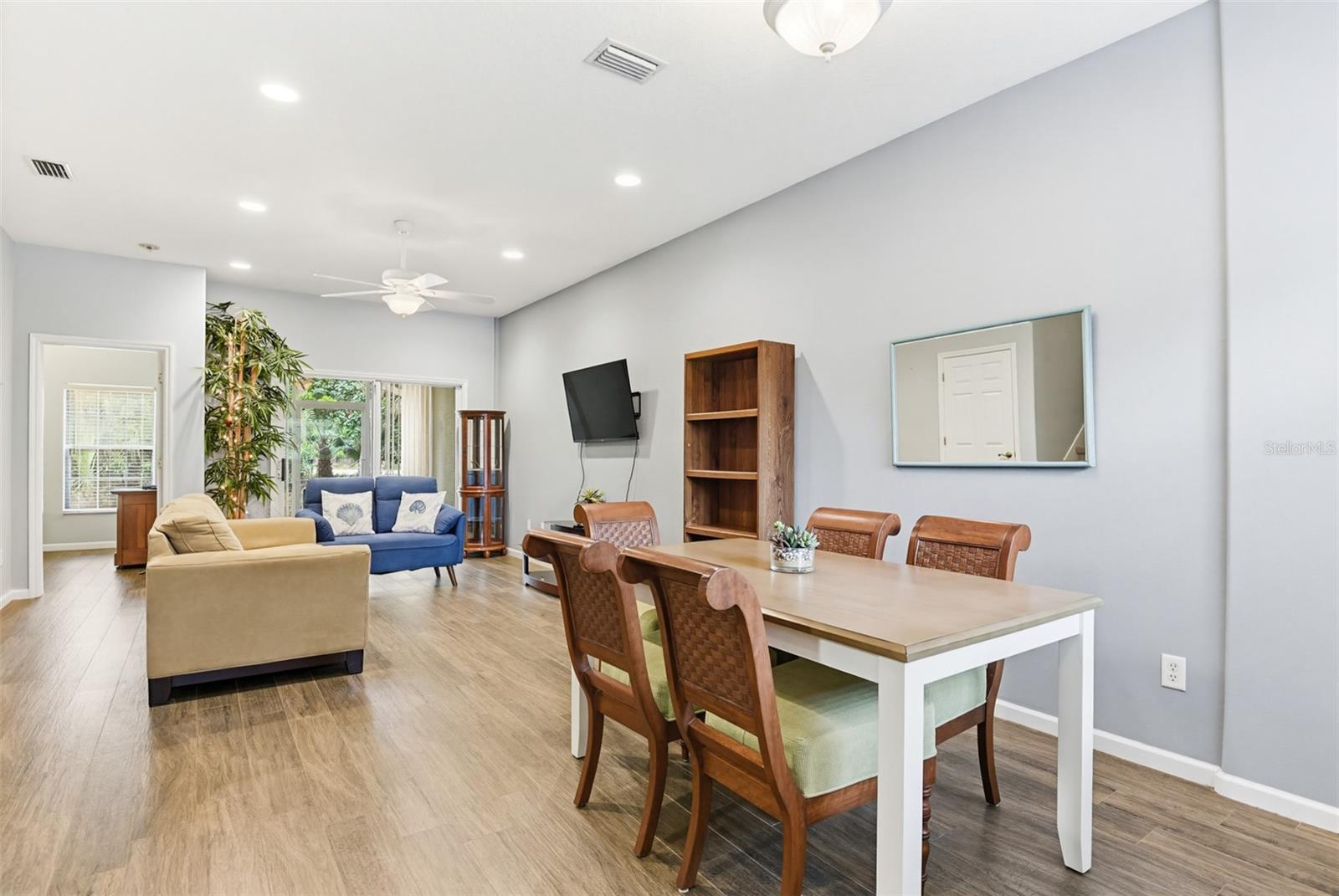 2001 PALM DRIVE H103