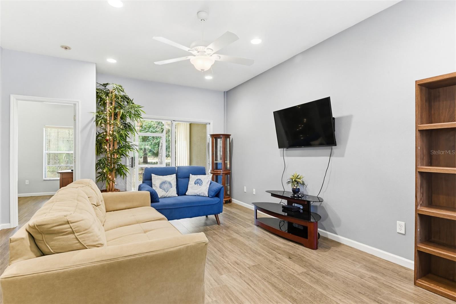 2001 PALM DRIVE H103