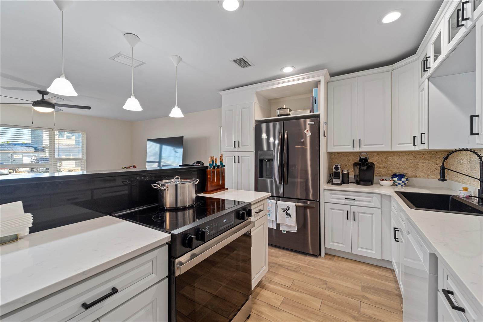 THREE PALMS POINT - Residential