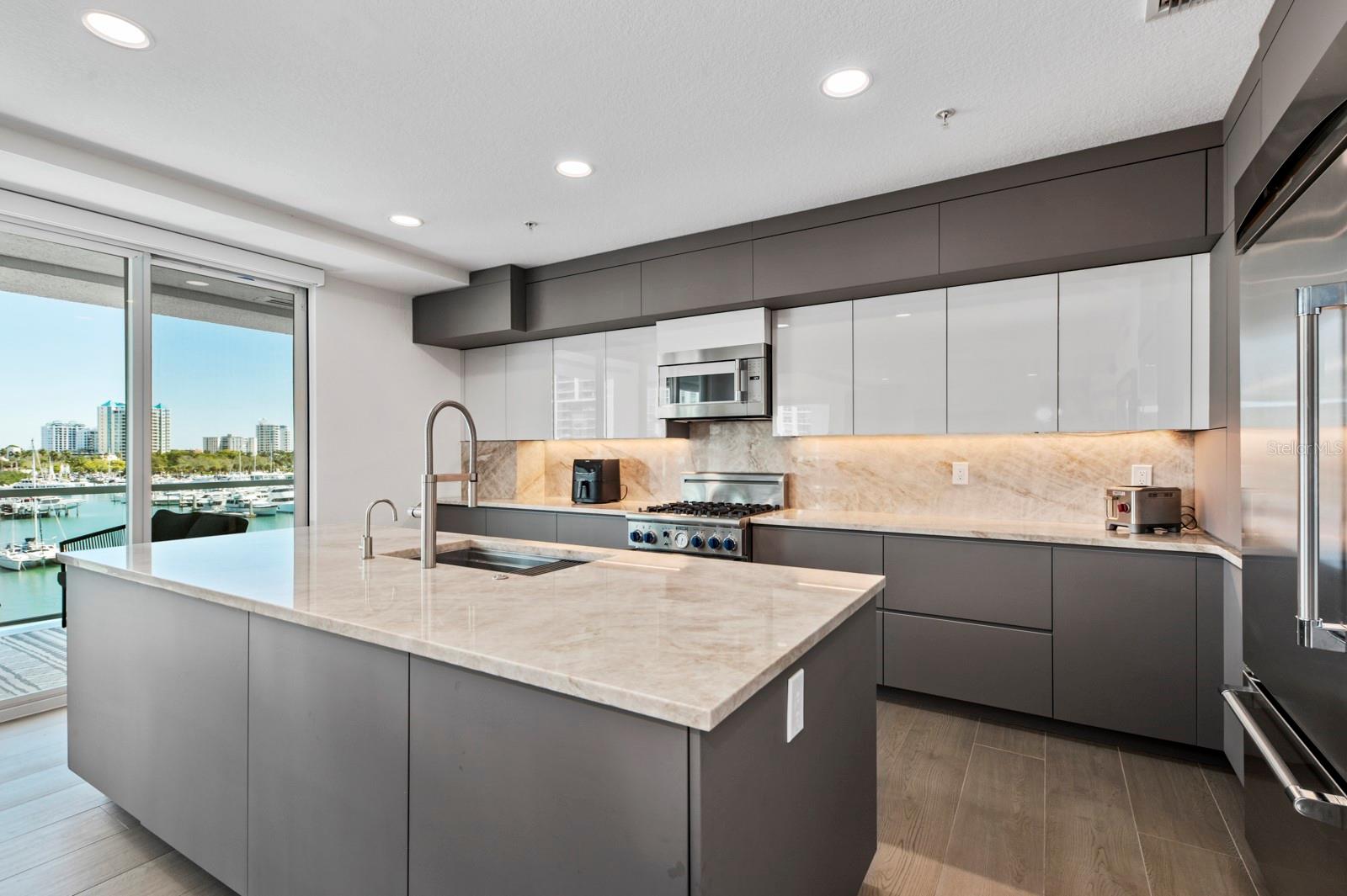 HARBOR VIEW ON GOLDEN GATE POINT - Residential