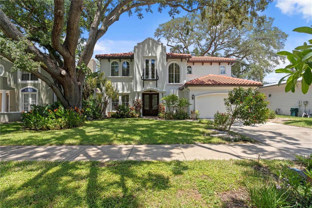 Photo of 3911 W Dale Avenue, Tampa, FL 33609 (MLS # TB8536713)