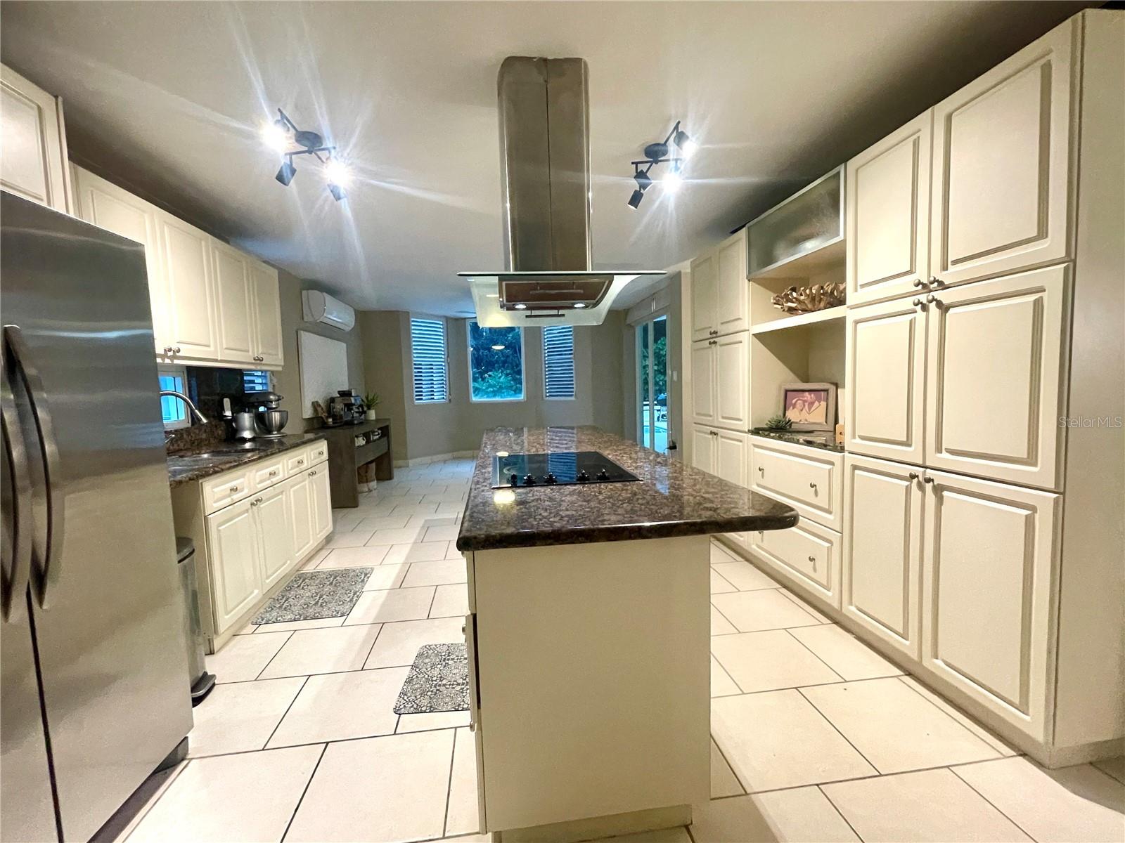 VILLA MERCEDES HOA - Residential