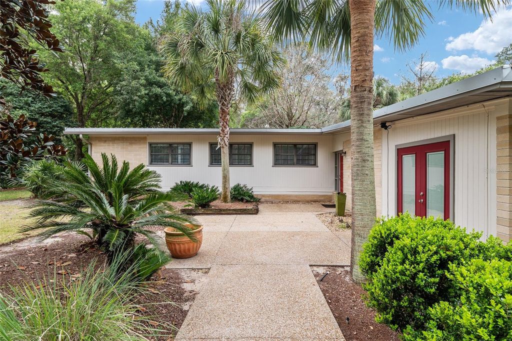 Photo of 2111 SW 44th Avenue, Gainesville, FL 32608 (MLS # GC538796)