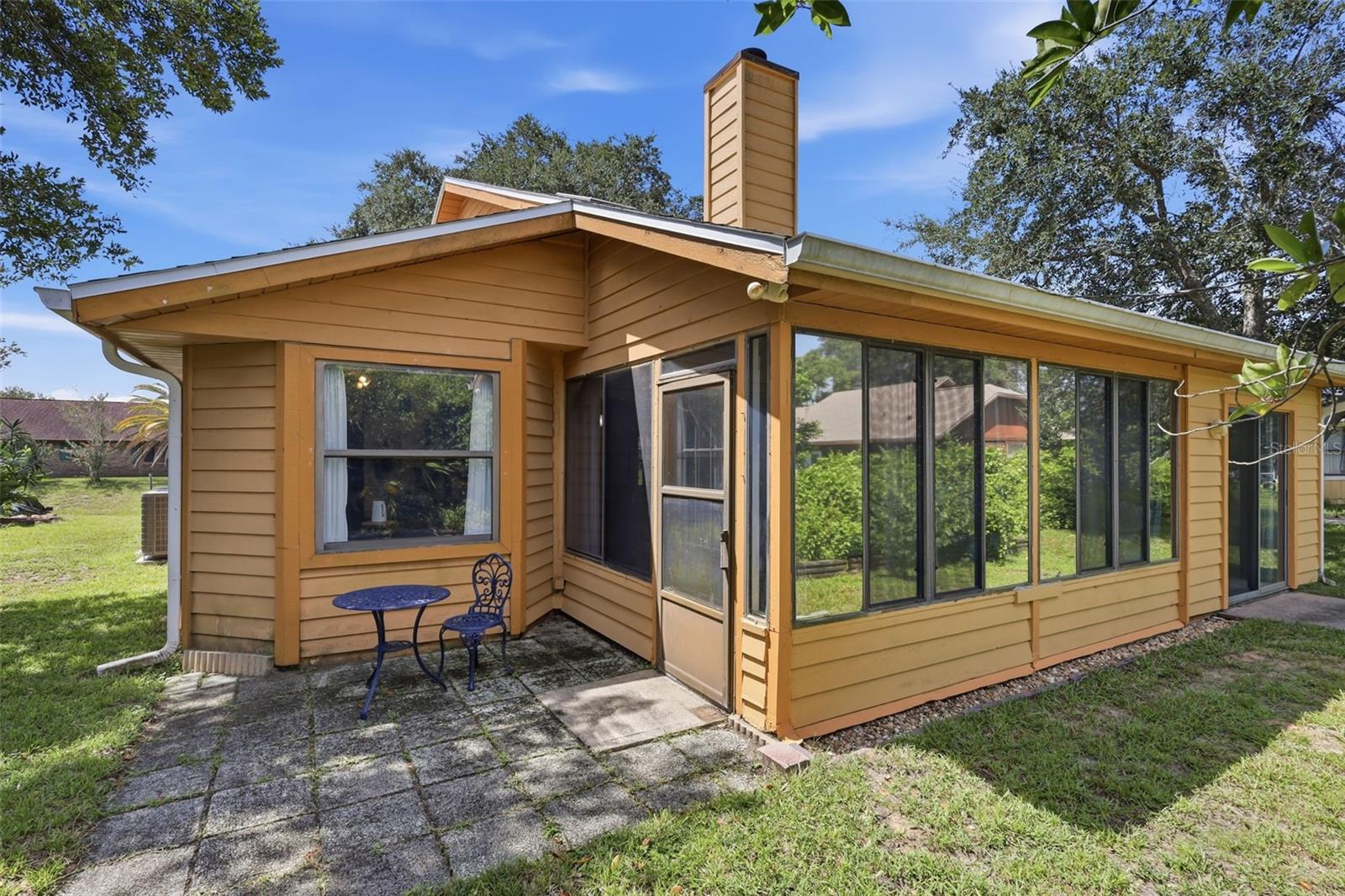 1141 SOUTHAMPTON DRIVE