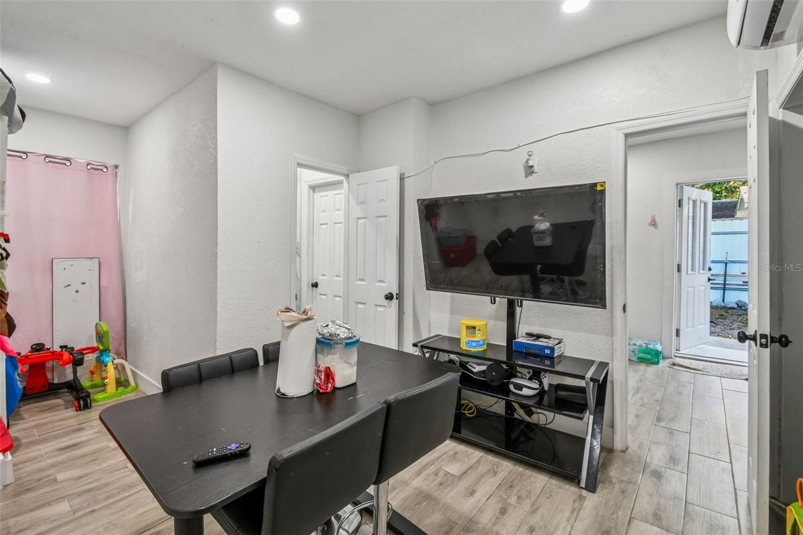 ROLLING OAKS - Residential