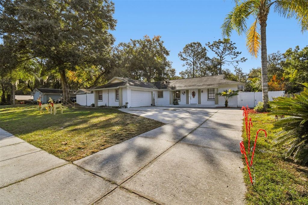 Photo of 529 Bison Circle, Apopka, FL 32712 (MLS # O6369427)