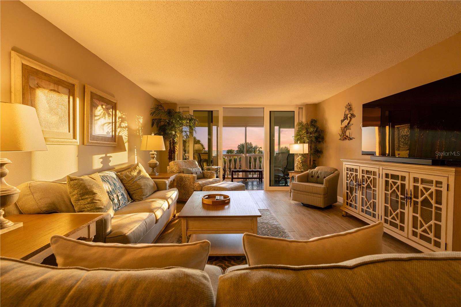 SILVER SANDS BEACH & RACQUET CLUB - Residential