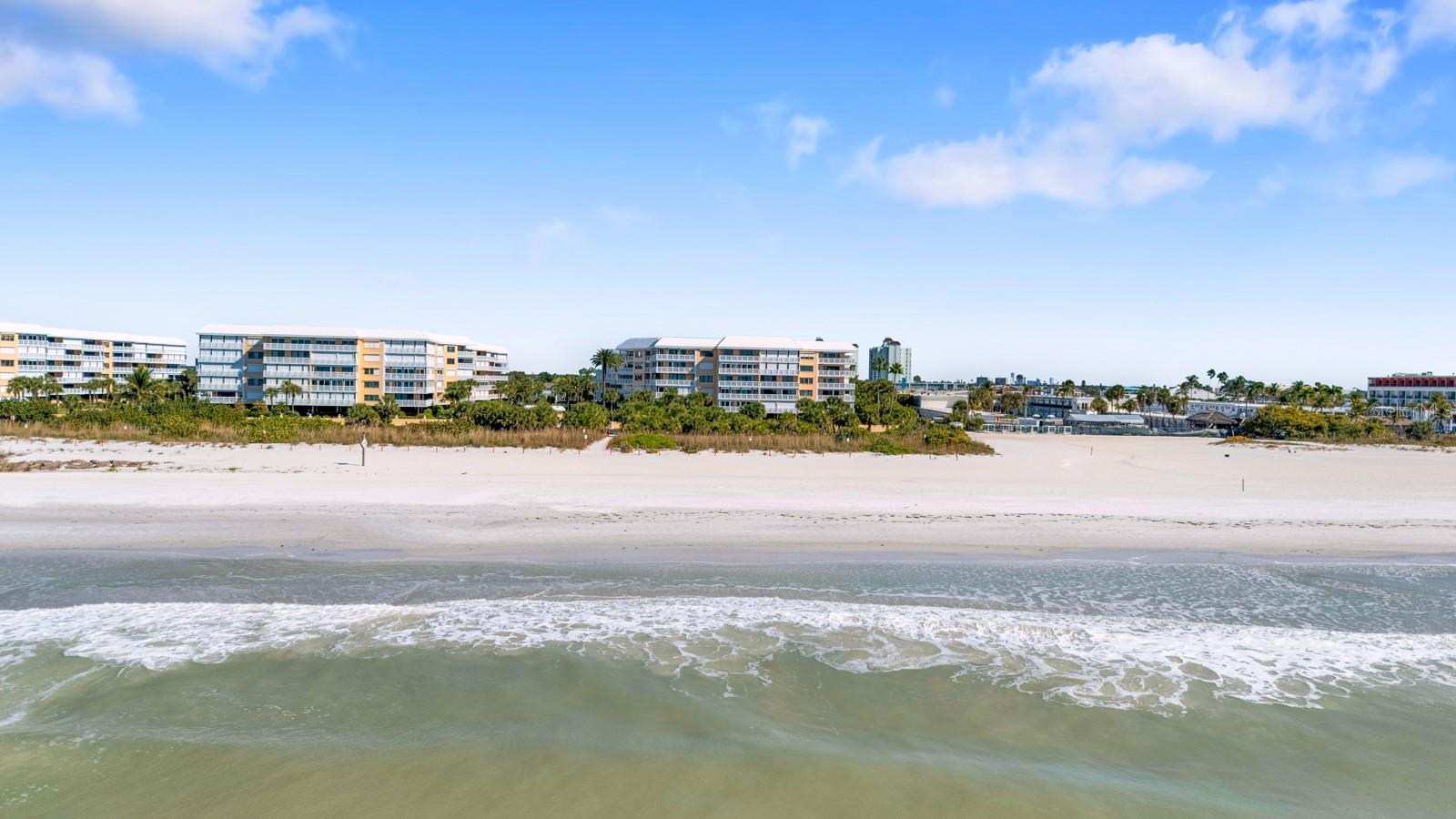 SILVER SANDS BEACH & RACQUET CLUB - Residential