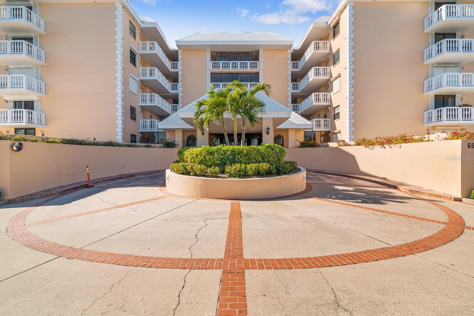 SILVER SANDS BEACH & RACQUET CLUB - Residential