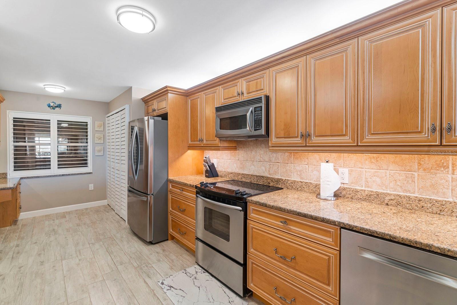 SILVER SANDS BEACH & RACQUET CLUB - Residential