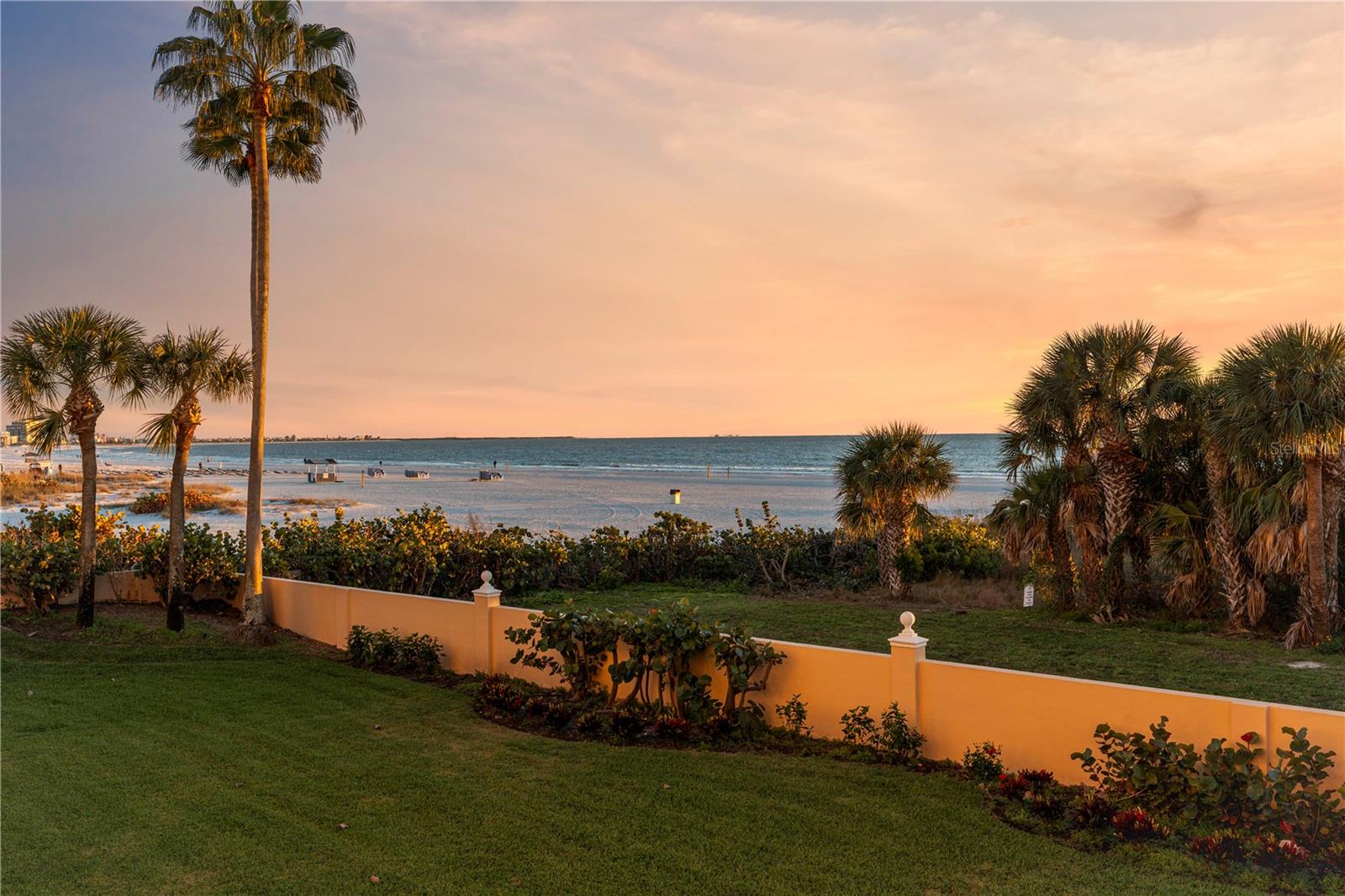 SILVER SANDS BEACH & RACQUET CLUB - Residential