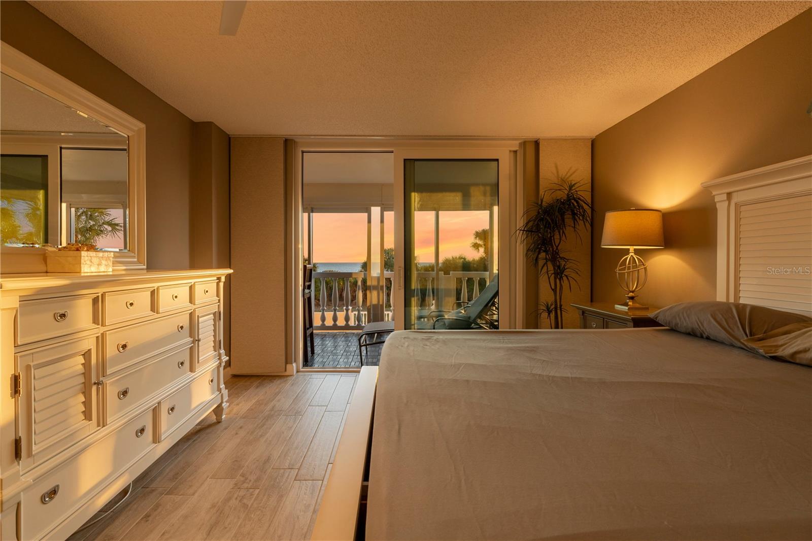 SILVER SANDS BEACH & RACQUET CLUB - Residential