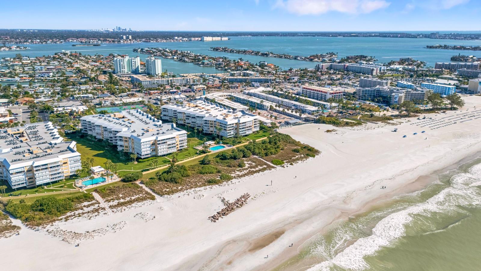 SILVER SANDS BEACH & RACQUET CLUB - Residential