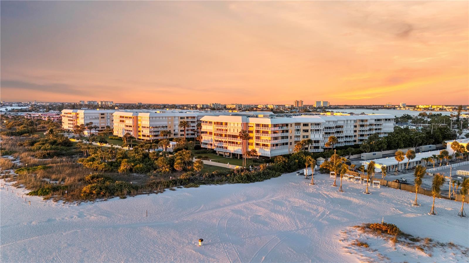 SILVER SANDS BEACH & RACQUET CLUB - Residential