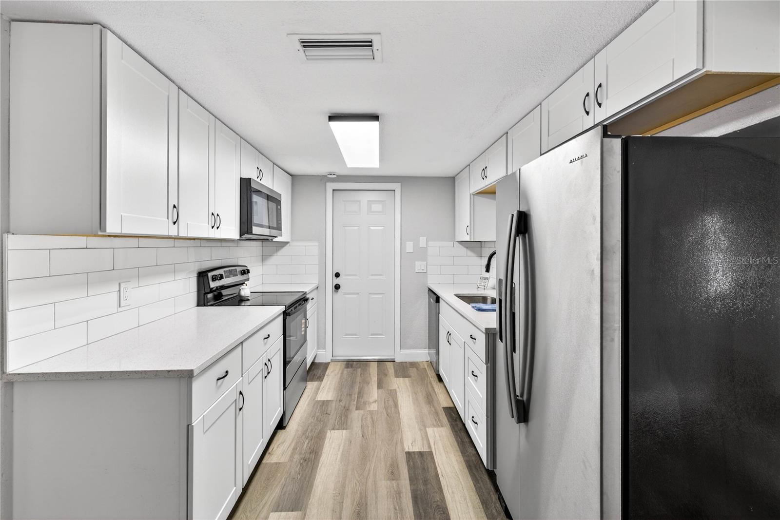 COLONIAL HILLS - Residential