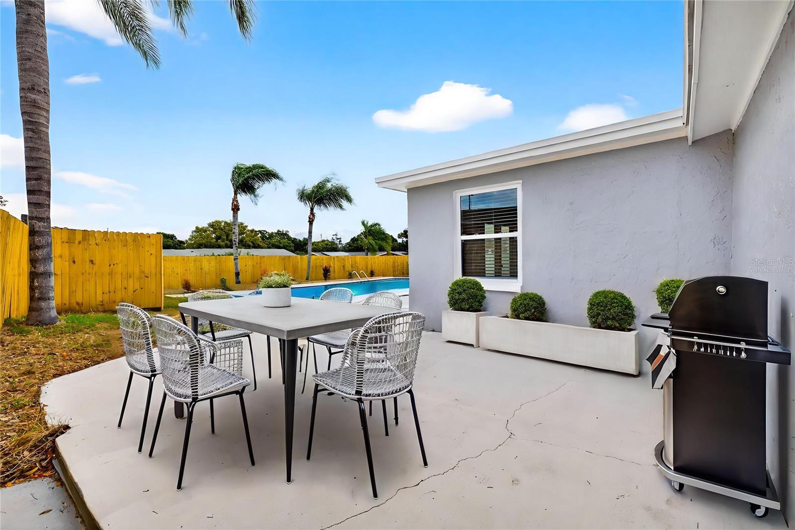 COLONIAL HILLS - Residential