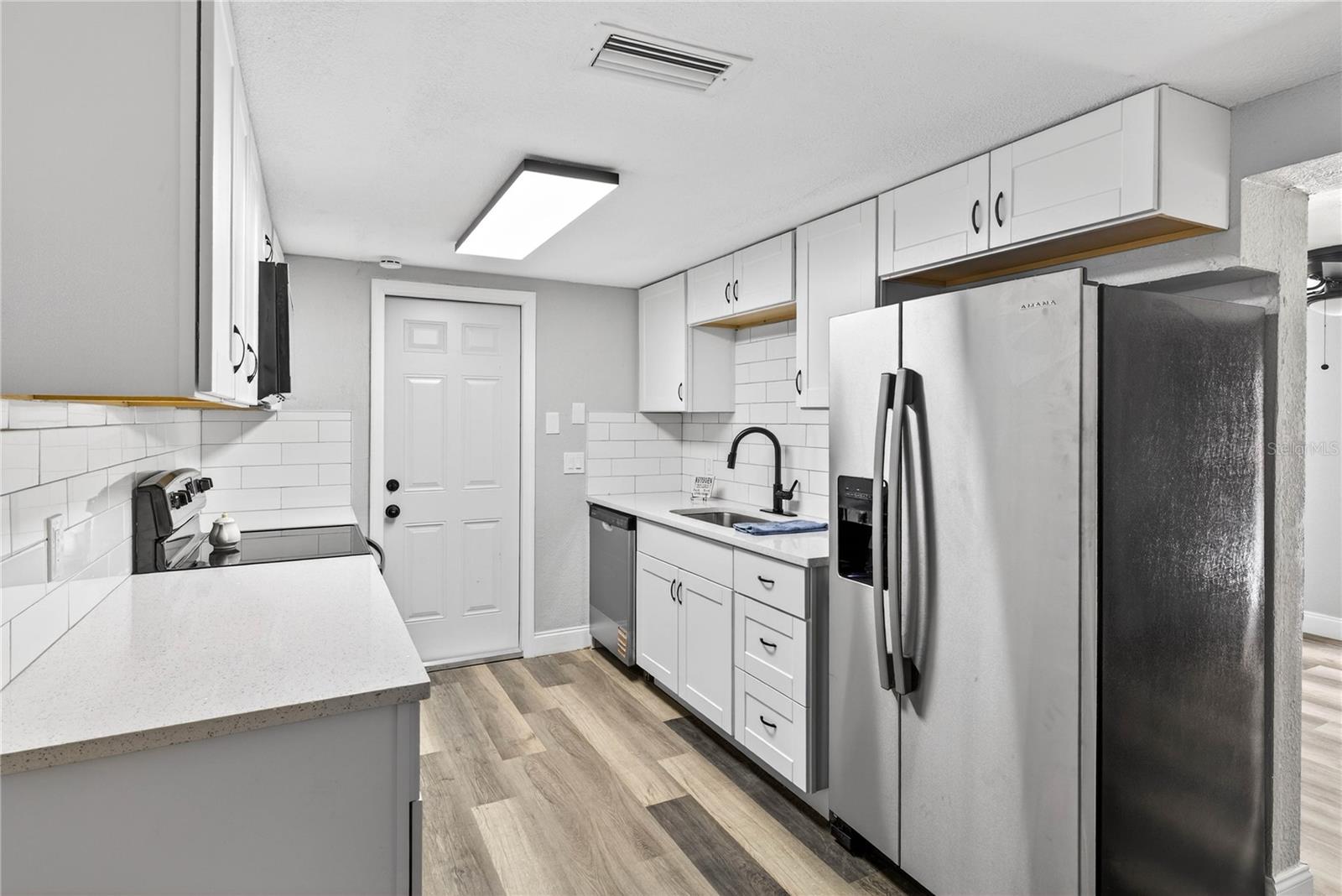 COLONIAL HILLS - Residential