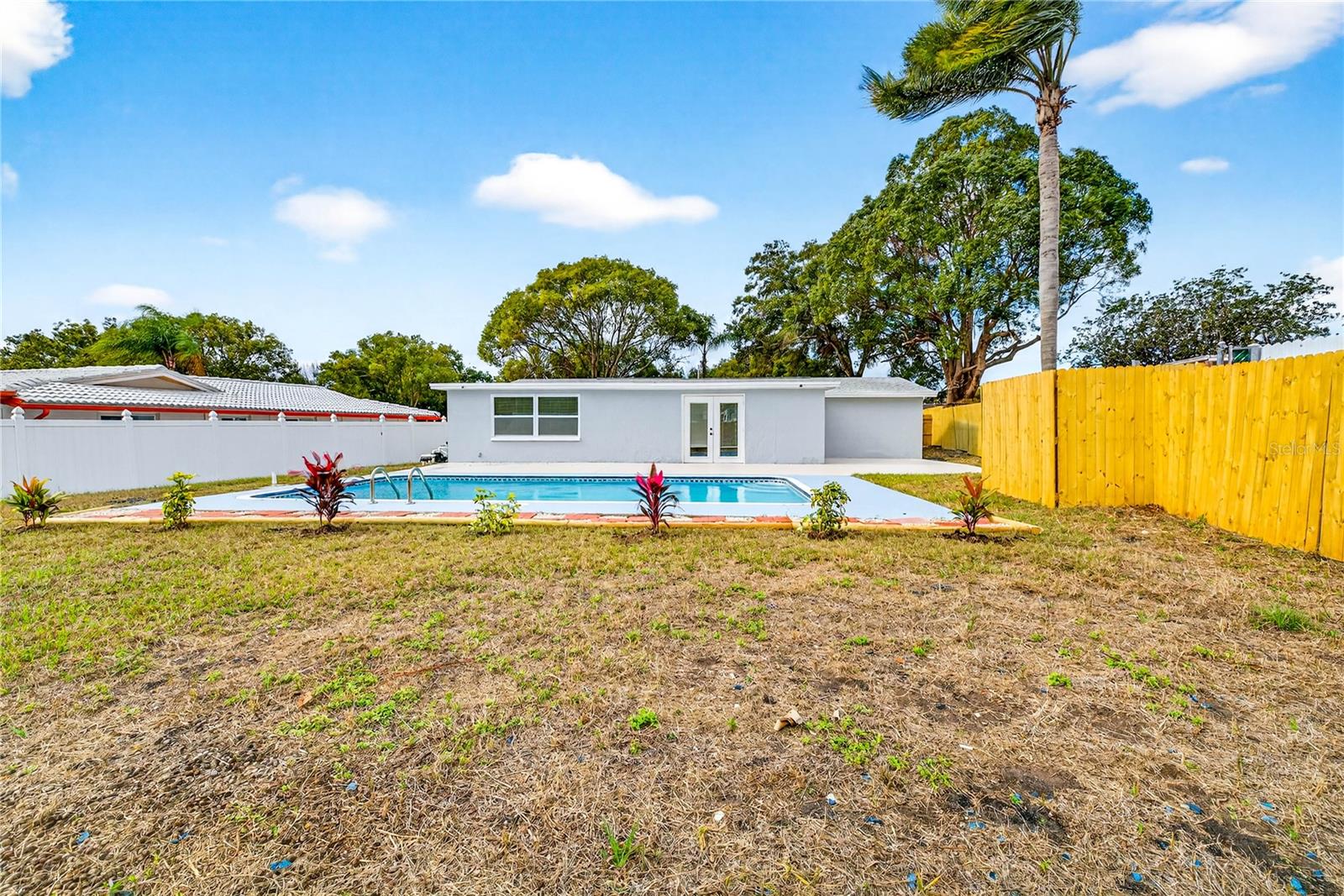 COLONIAL HILLS - Residential