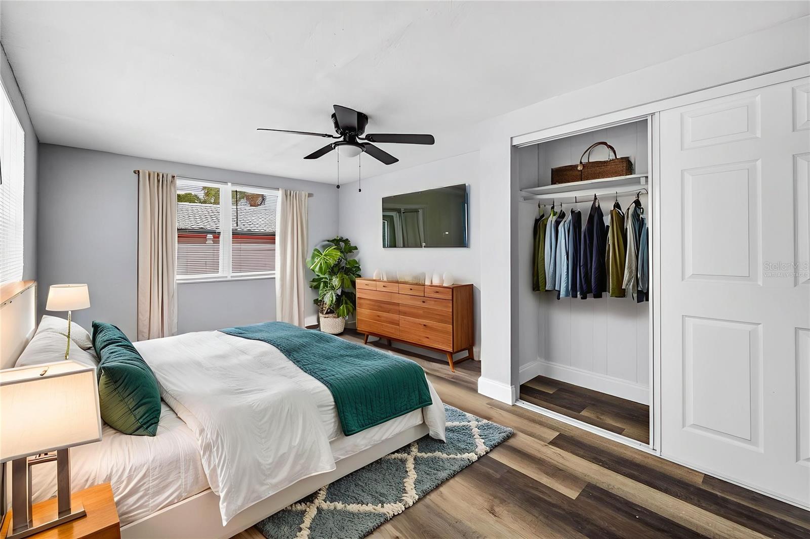 COLONIAL HILLS - Residential