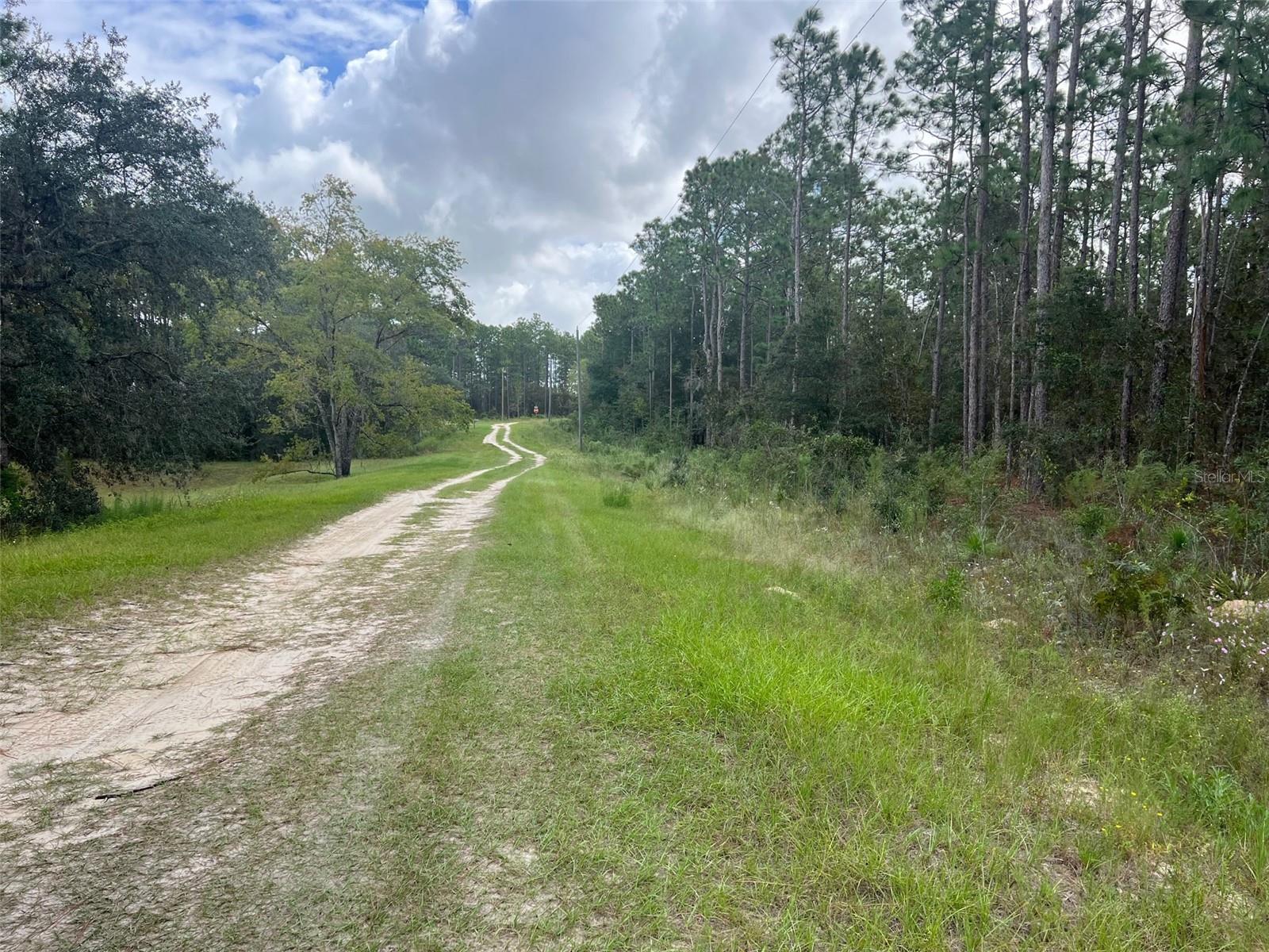 ROLLING HILLS UN 02 - Land