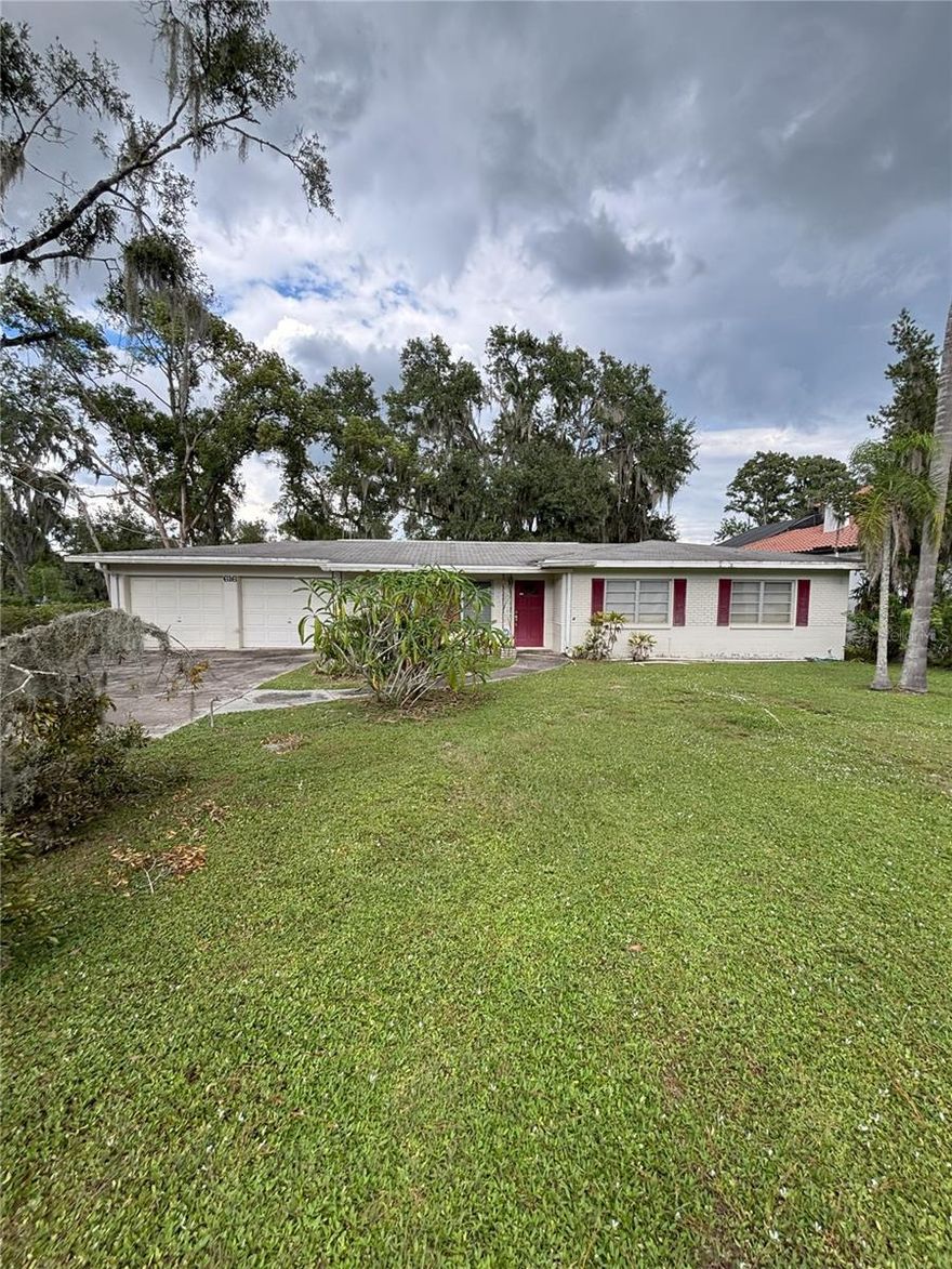 !!! Hillsborough River Front Property!!! 3-bedroom, 2-bath home on large lot, 0.68 acres, in prestigious area of Temple Terrace, a must see!!!

** Property being sold ASIS **

!! Perfect lot/spot to build your dream home!!