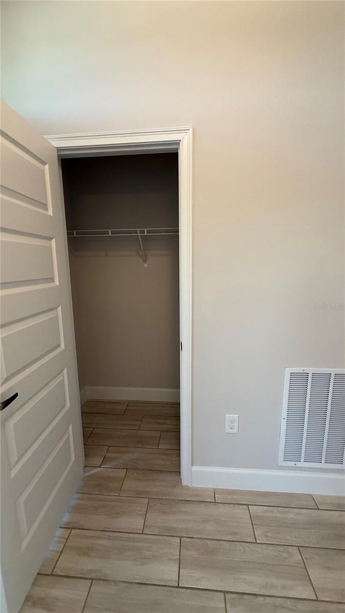 2624 AVERLAND LOOP