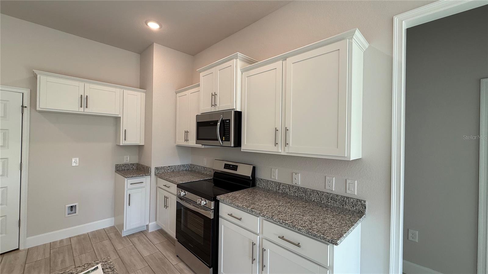 2624 AVERLAND LOOP