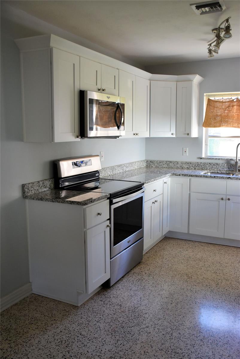 SHORES LAKE KILLARNEY SEC 02 - Residential Lease