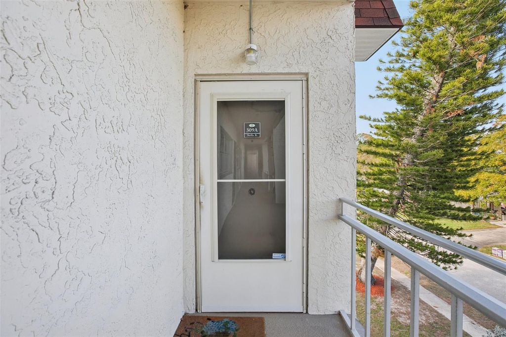 Photo of 209 NE Lincoln Circle N #309, St Petersburg, FL 33702 (MLS # TB8461039)