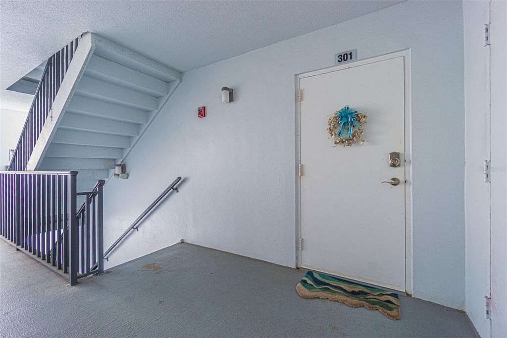 Photo of 7 Elgin Place #301, Dunedin, FL 34698 (MLS # TB8484027)