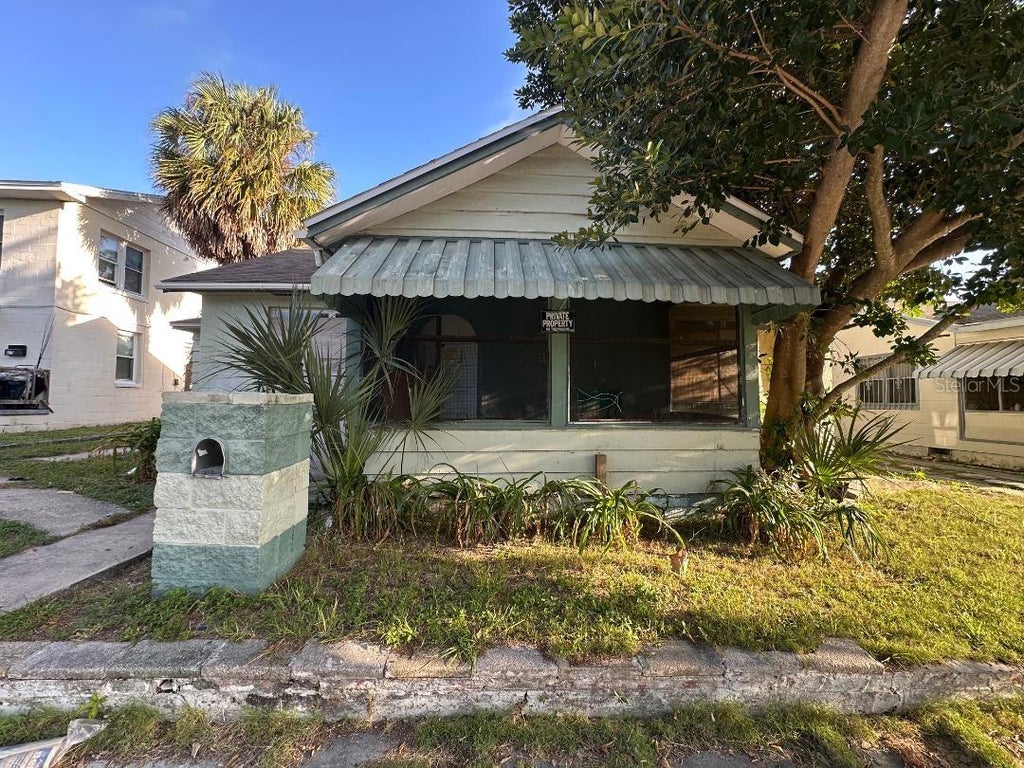 Photo of 821 Paris Avenue S, St Petersburg, FL 33701 (MLS # TB8551102)