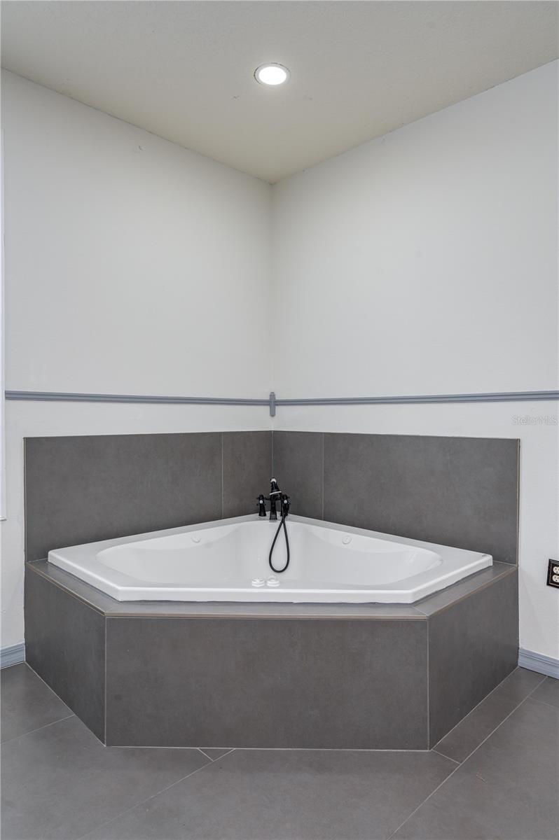 LAKEVIEW VILLAGE SEC M - Residential Lease